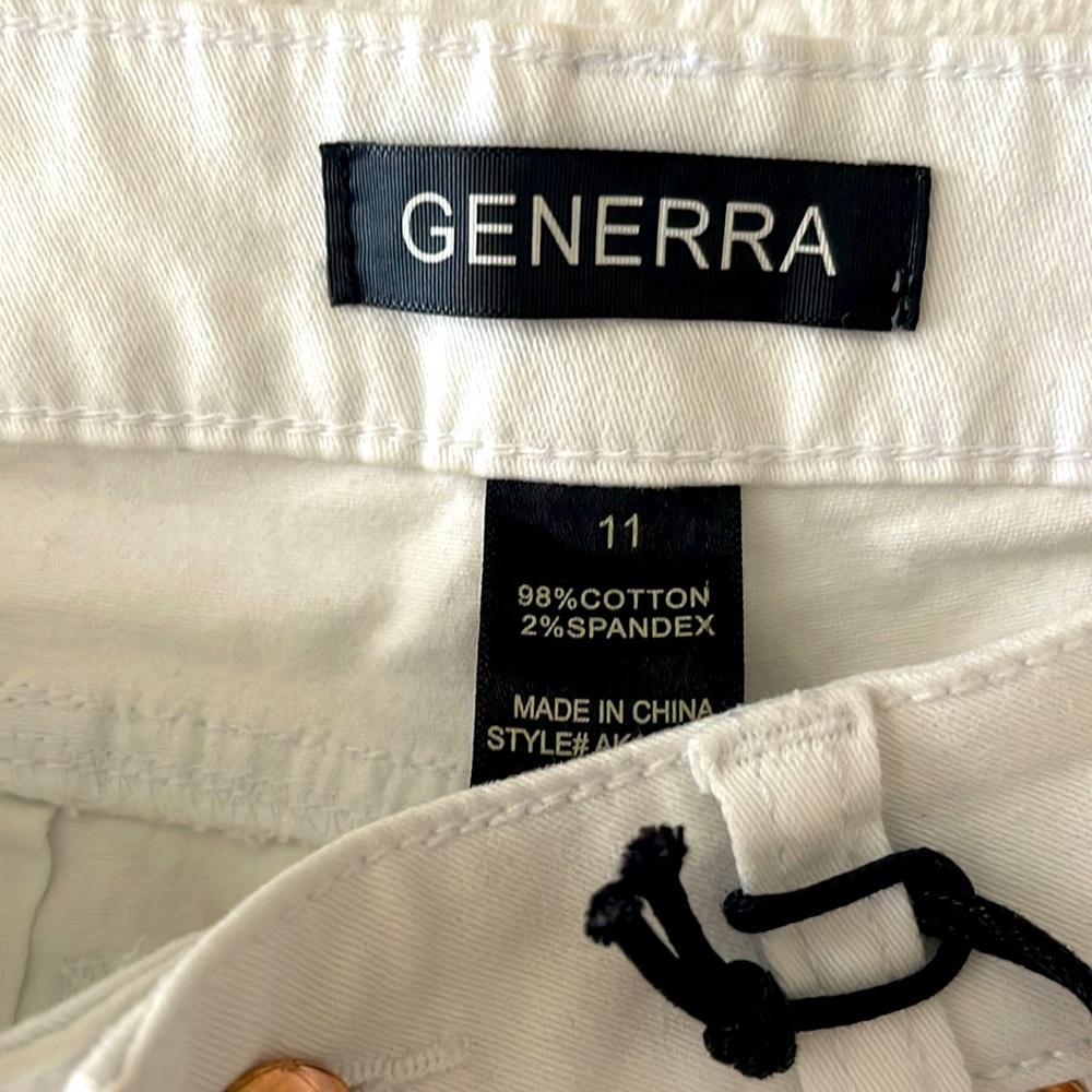 NWT white jeans by Generra size 11. - Picture 3 of 5